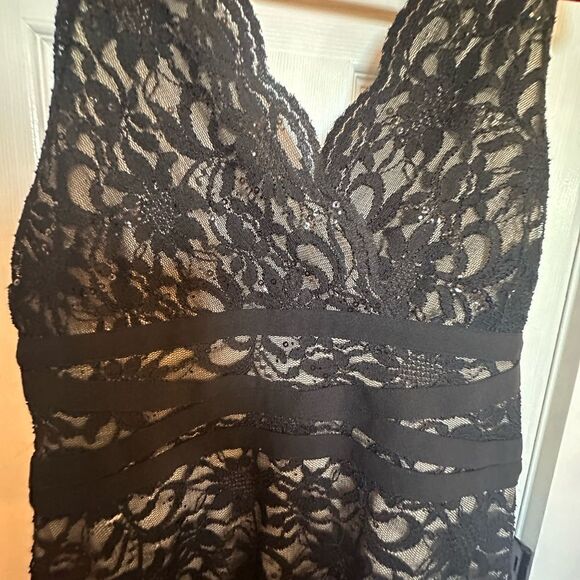 Ronnie Nicole Black Lace over Nude Sheath Dress Sz 16 Beautiful Lined Slimming - Picture 2 of 5